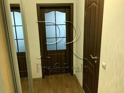 квартира за адресою Софії Русової вул., 5-Б