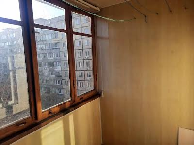 квартира за адресою Червоний камінь, 18