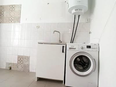 комерційна за адресою Зелена вул., 11а
