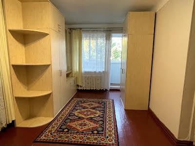 квартира за адресою Першотравнева, 32