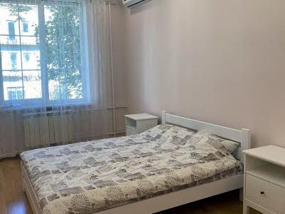 квартира за адресою Лондонська вул. (Пітерська), 14