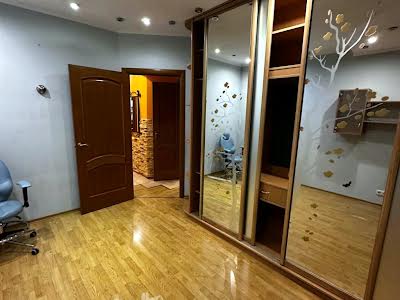 квартира по адресу Драгоманова ул., 14
