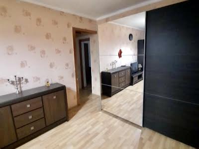 квартира за адресою Космонавтів вул., 7