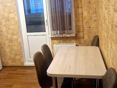 квартира за адресою Софії Русової вул., 3