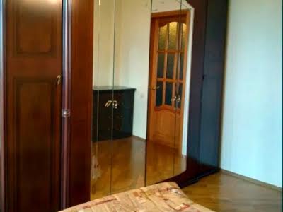 квартира за адресою Братська вул., 10