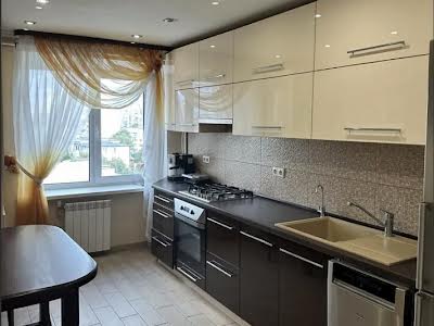 квартира за адресою Андрія Первозванного вул. (Стахурського), 14