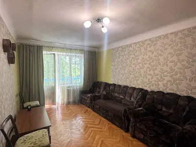 квартира за адресою Салютна вул., 12/62