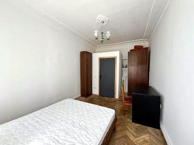 квартира за адресою Підзамче вул., 15