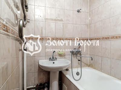 квартира за адресою Героїв полку 