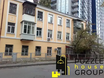 комерційна за адресою Джона Маккейна вул. (Івана Кудрі), 9