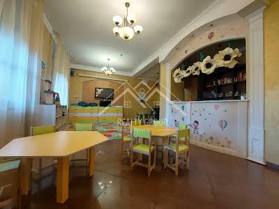 комерційна за адресою Мартіна Шимановського вул. (Комуністична), 1