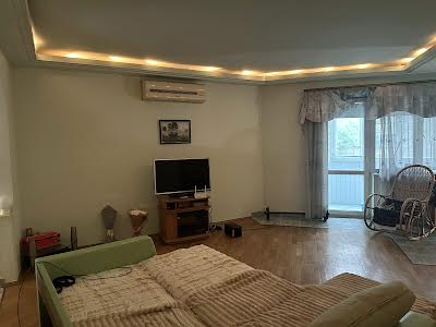 квартира за адресою Карпатська вул., 15а