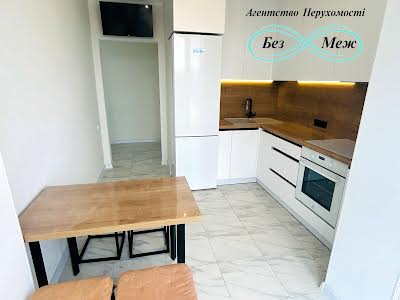 квартира за адресою Молодіжна вул., 4
