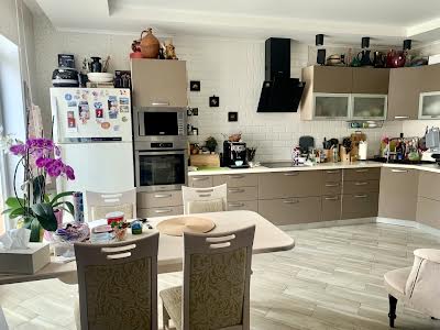 квартира за адресою Сім'ї Кульженків вул. (Петра Дегтяренка), 31а