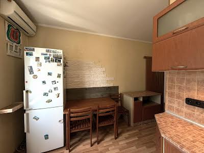 квартира за адресою Анни Ахматової вул., 6