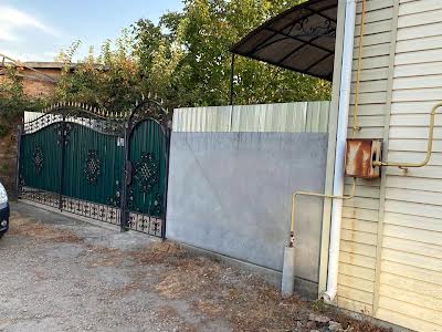комерційна за адресою Соборності вул., 142