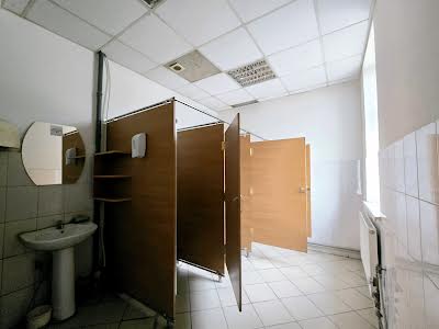 комерційна за адресою Городоцька, 174