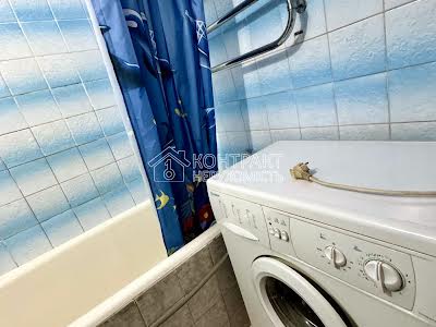 квартира за адресою Перемоги просп., 65б