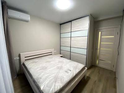 квартира за адресою Зарічна вул., 2а