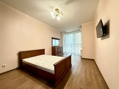 квартира по адресу Драгоманова ул., 2