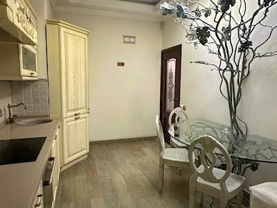 квартира за адресою Панаса Мирного вул., 17