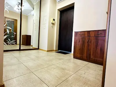 квартира за адресою Дніпровська набережна вул., 1