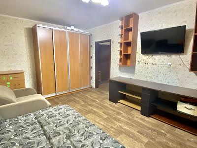 квартира за адресою Срібнокільська вул., 8-А