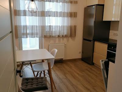 квартира за адресою Ревуцького вул., 40-В