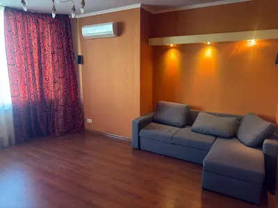 квартира за адресою Анни Ахматової вул., 35