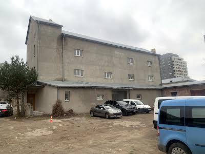 комерційна за адресою Плугова вул., 6