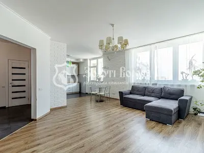 квартира за адресою Олени Пчілки вул., 8