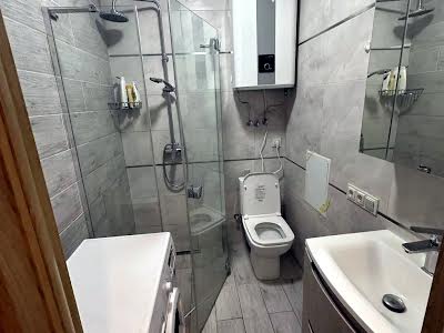 квартира за адресою Набережно-Хрещатицька вул., 33