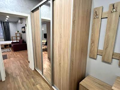 квартира за адресою Михайла Максимовича вул. (Онуфрія Трутенка), 28-Б