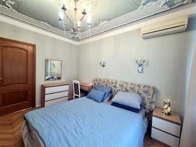 квартира за адресою Панаса Мирного вул., 11