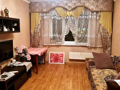 квартира за адресою Каштанова вул., 13
