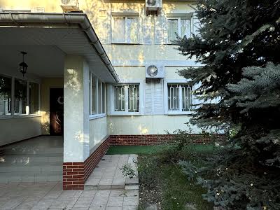 комерційна за адресою Зоряна вул., 8
