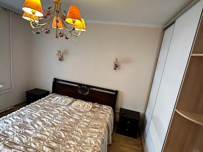 квартира за адресою Тополина вул., 18/2
