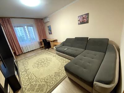 квартира по адресу Драгоманова ул., 8-Б