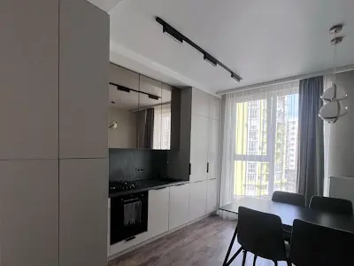 квартира за адресою Залізнична вул., 7