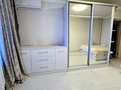 квартира по адресу Василя Симоненка ул., 4