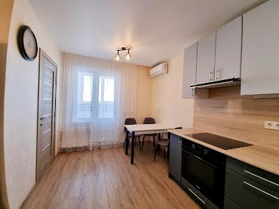 квартира за адресою Василя Симоненка вул., 105