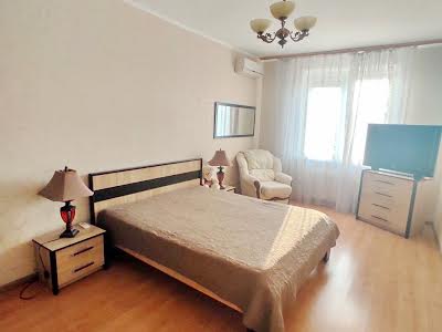 квартира за адресою Дмитрівська вул., 75