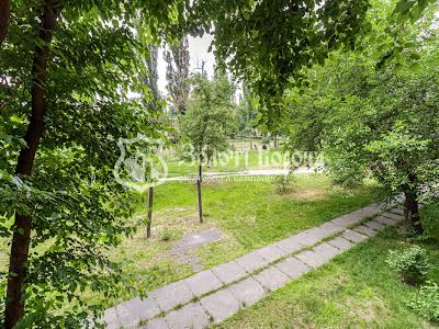 квартира за адресою Ореста Левицького вул. (Академіка Курчатова), 8