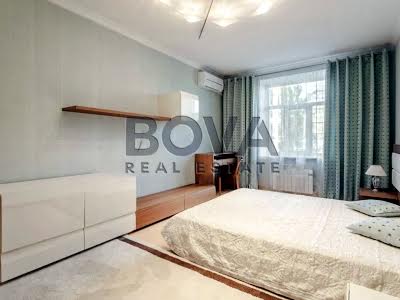 квартира за адресою Кропивницького вул., 8