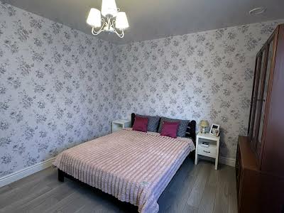 будинок за адресою с. Нові Безрадичі, Блакитна