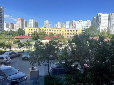 квартира за адресою Анни Ахматової вул., 14-Б