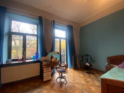 комерційна за адресою Івана Франка вул., 65