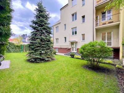 квартира за адресою Квітнева вул., 10