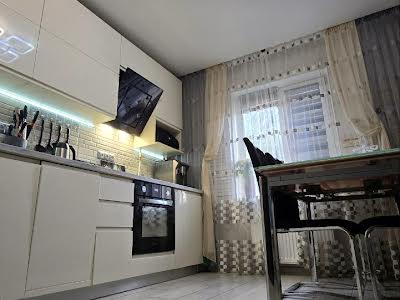 квартира за адресою Озерна вул. (Червоних Майовщиків), 35