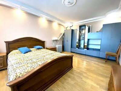 квартира за адресою Святошинська пл., 1